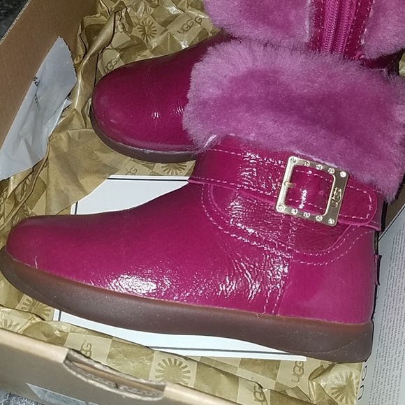 Ugg toddlers for girls - Picture 2 of 8